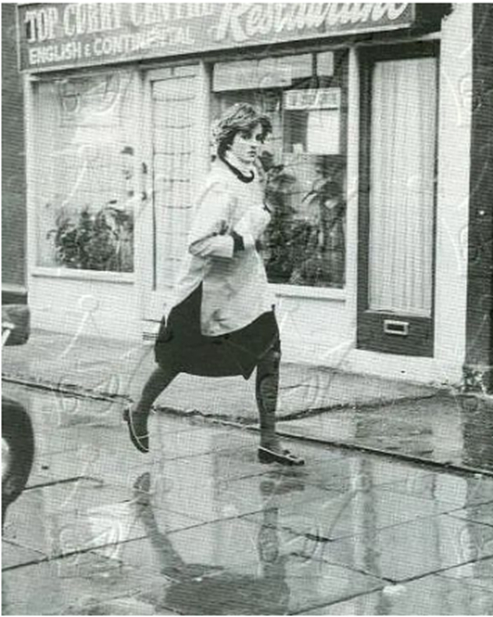 戴安娜王妃穿着暇步士的鞋 图片来源：网友分享截图