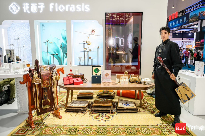 　　花西子展位设置的文化体验区。 记者 吴兴财 摄