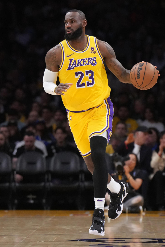 鹈鹕若想完成复仇，需更有效地限制詹姆斯的发挥。IC photo