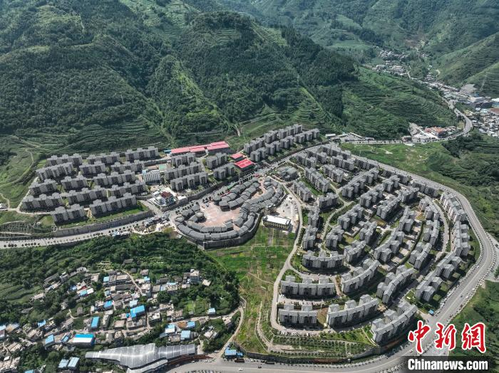 航拍贵州赫章县金银山社区。瞿宏伦摄