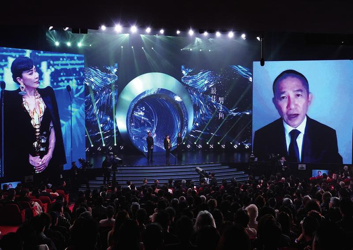     梁朝伟以视频连线方式发表获奖感言（视觉中国供图）