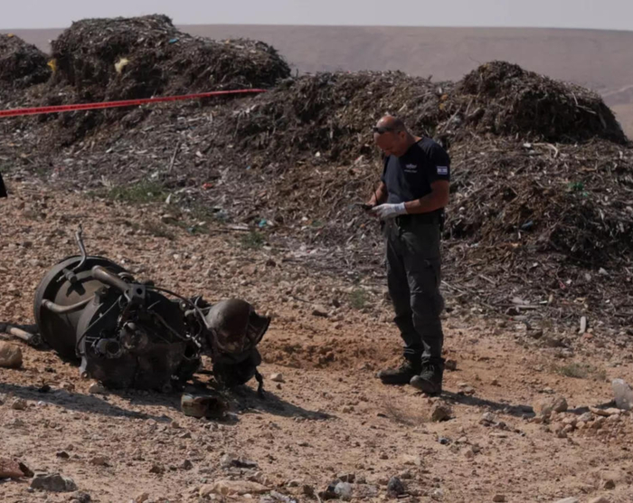 ▲4月14日，落在以色列境内的伊朗火箭助推器残骸