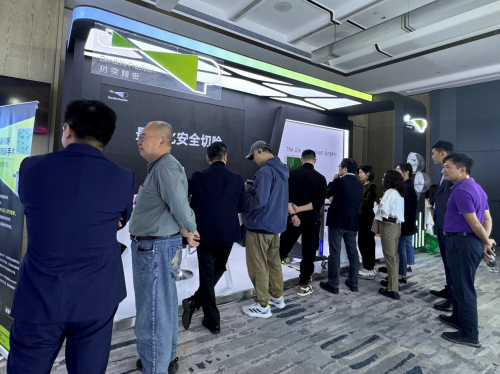 图：树突精密携EndoScell™术中手持显微镜亮相第十七届中国医师协会神经外科医师年会
