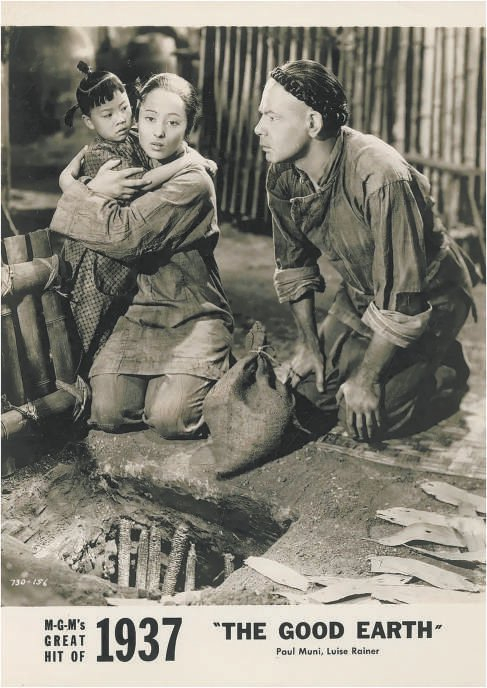 　　《大地》首映时的电影海报之一