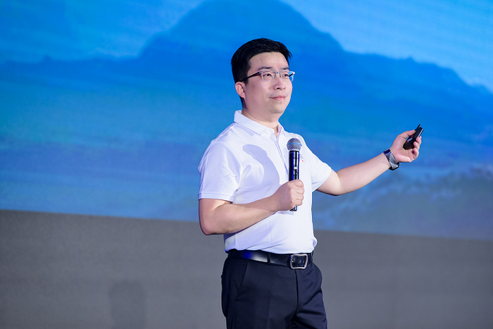 超聚变全球Marketing与销售服务部总裁、算力业务部总裁张小华
