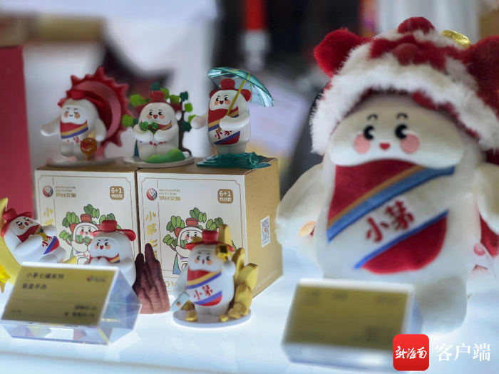 茅台文创玩偶。记者 王洪旭 摄