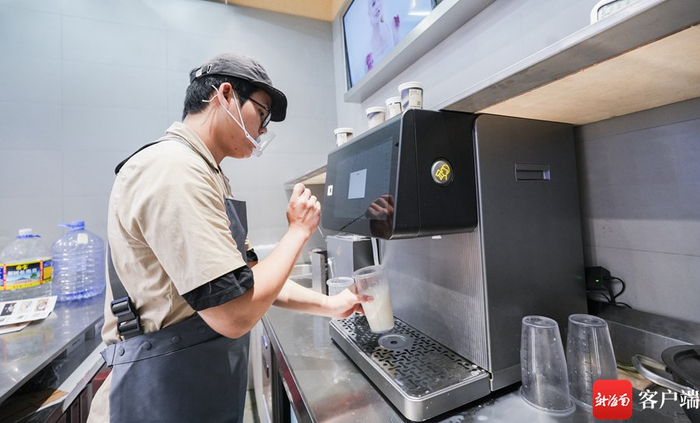 喜茶亮相第四届消博会。记者 李昊 摄