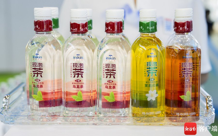 伊刻活泉现泡茶亮相第四届消博会。记者 李昊 摄