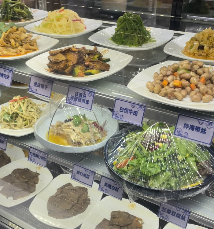 西部马华牛肉面（新街口店）内的凉菜未标明价格。