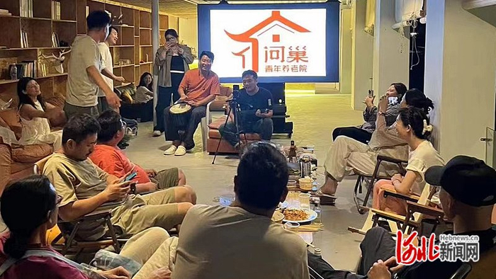 路雷雷和他的“问巢·青年养老院”。 供图/路雷雷