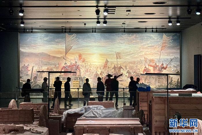 　　4月10日，参访团成员在殷墟博物馆（新馆）参观文物。
