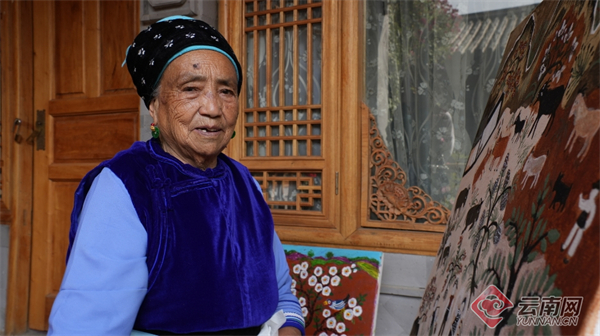 追风逐花 爱在大理|白族奶奶的色彩世界:双廊农民画家的故事