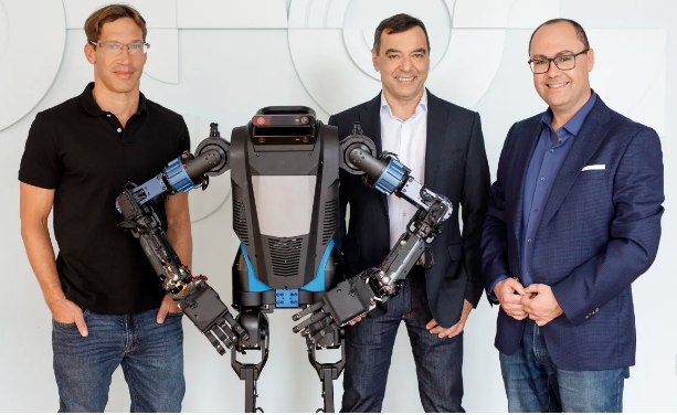 Amnon Shashua站在“C位”