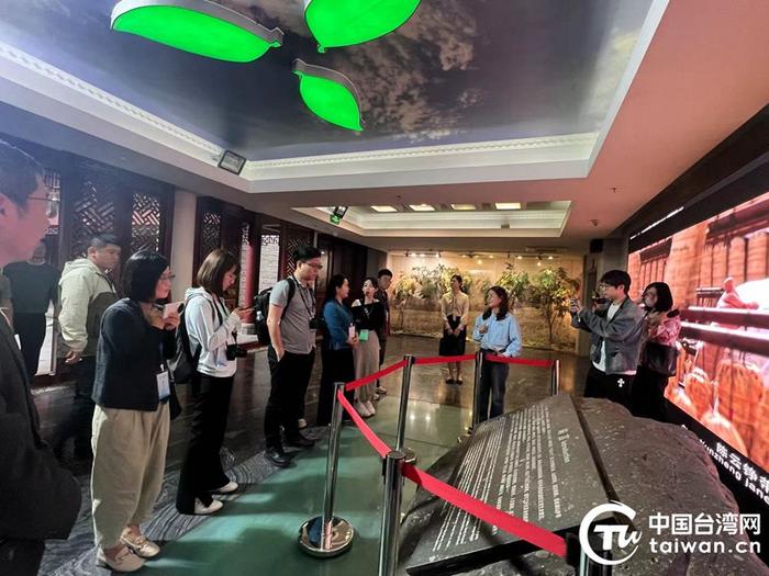 联合采访团参访安化黑茶博物馆。（中国台湾网 孙路路 摄）