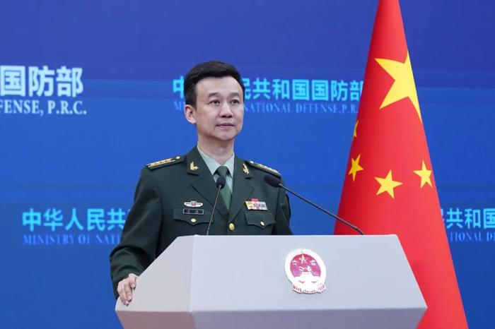 【双语】中国人民解放军形成新型军兵种结构布局