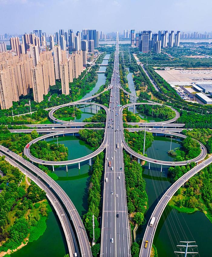 2023年8月19日，鸟瞰武汉三环线西南段。（湖北日报全媒记者 朱熙勇 摄）