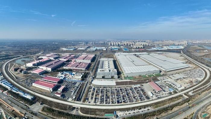  安徽省肥西县在建的新能源汽车产业园（2024年1月24日摄，无人机照片）。新华社发（陈家乐 摄）