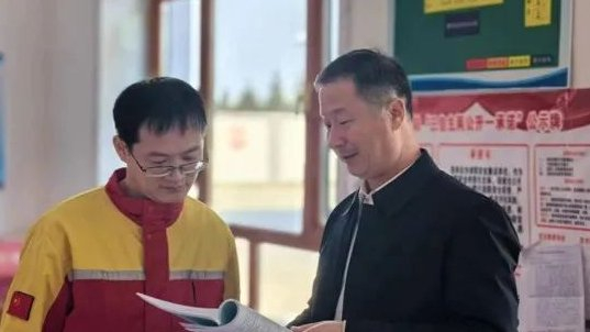 伊春友好生态环境局开展送法入企活动|生态环境|守法|环保_新浪新闻