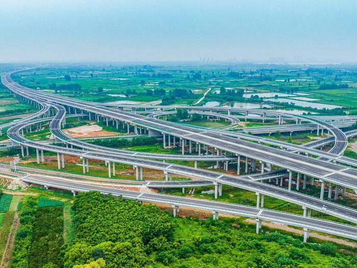 2023年11月16日，武阳高速全线通车，武汉都市圈高速通行越来越便捷。（湖北日报全媒记者 薛婷 摄）