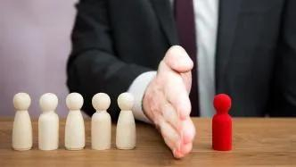 此外，近年来在庆阳下辖县中还有3名县委书记落马，他们受贿金额均超过千万元。