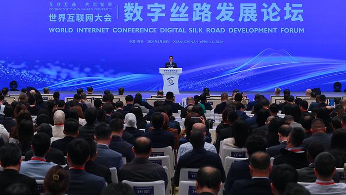 4月16日，世界互联网大会数字丝路发展论坛开幕式现场。新华网 杨喜龙 摄
