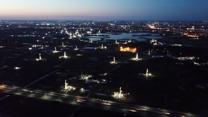 大庆油田一处钻井群（无人机照片）。新华社记者 王建威 摄