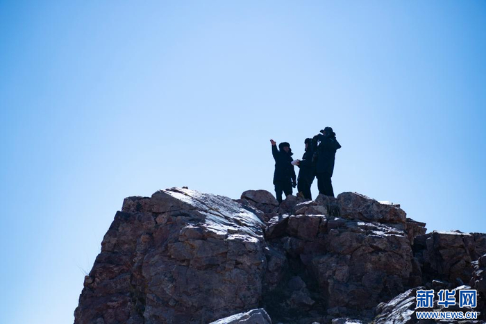 　　4月14日，野保员在色林错国家级自然保护区进行日常巡逻。新华网 旦增努布 摄