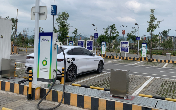 重庆某超级充电站。摄影/新京报贝壳财经记者 王琳琳