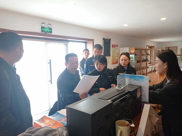 多部门联合对涉旅企业进行检查。