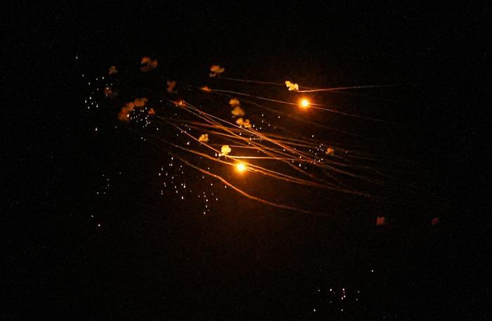 13日晚，伊朗对以色列展开大规模空袭。图自以色列媒体