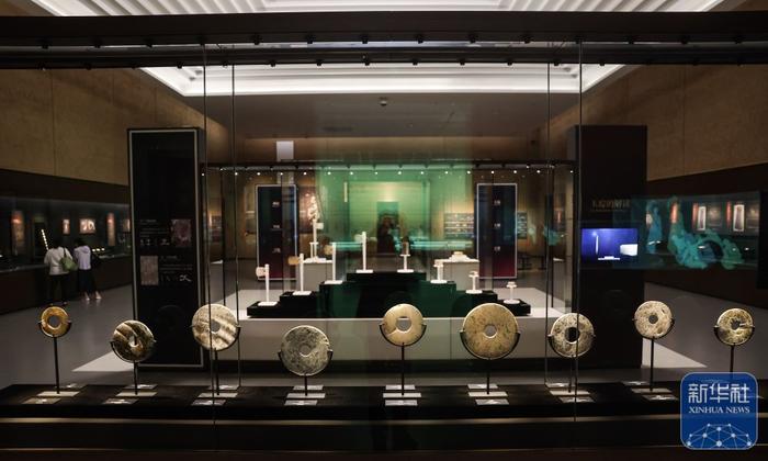 ↑这是良渚博物院内展出的良渚遗址发掘出来的文物（2024年4月18日摄）。新华社记者 徐昱 摄