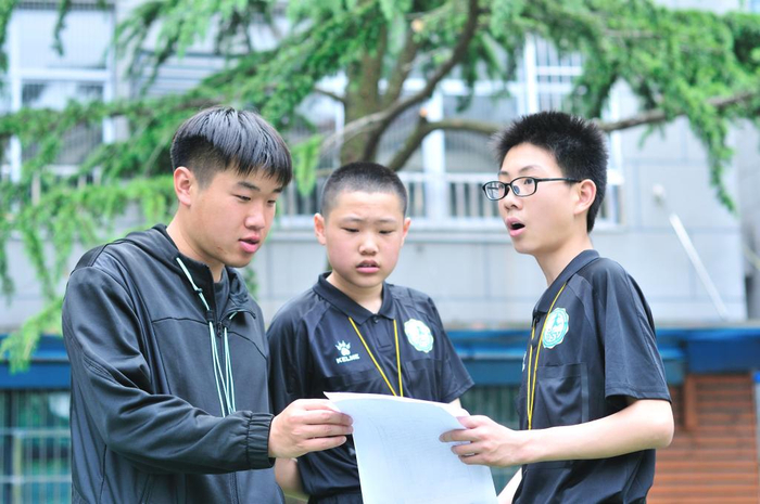 2024年“万超”联赛的小学生裁判。（万松园路小学供图）