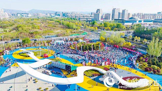 “锦绣北疆·花漾青城”2024呼和浩特赏花旅游季系列活动现场。乐炎摄