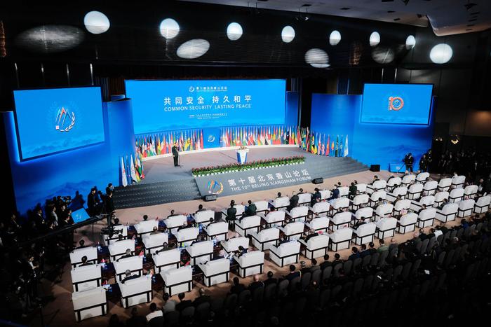 2023年10月30日，第十届北京香山论坛在北京国际会议中心开幕。新华社记者 李杰 摄