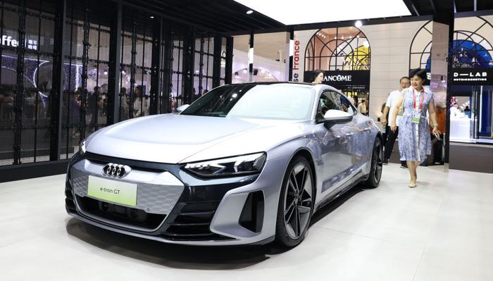   4月14日，德国品牌奥迪展台展出的新能源汽车。 新华社记者 杨冠宇 摄