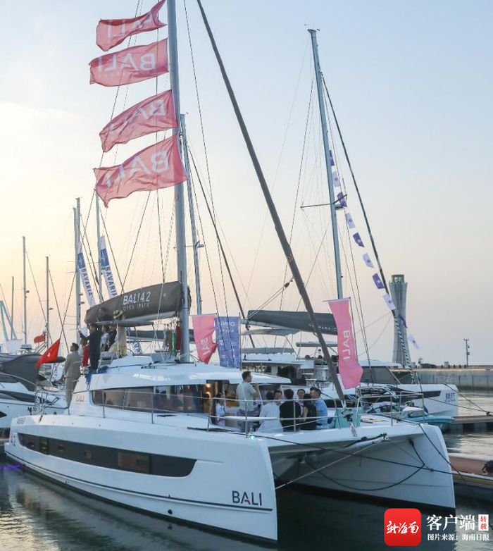 今年消博会国际游艇展区参展游艇达250艘。记者 邱肖帅 摄