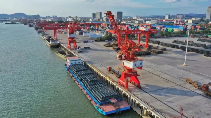 长沙港霞凝港区。（图源“湖南水运”微信公众号）