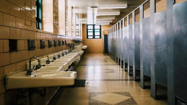 公共卫生间同样也是城市基础设施的重要组成部分（图片来源：abc news）