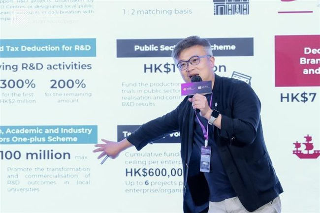 （香港科技园创科培育及企业加速计划总监粘清泽）