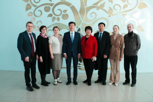 驻伊尔库茨克总领事李海访问东西伯利亚国立文化学院