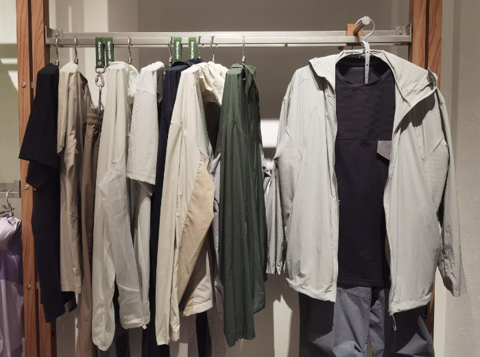 男性防晒衣正在越来越多地出现在市面上。（中国商报记者 于佳鑫/摄）