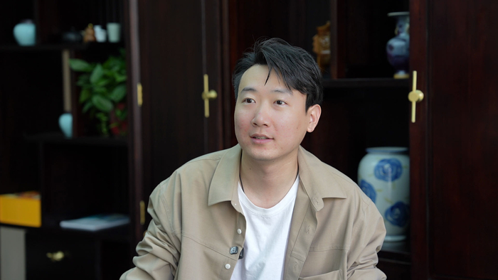 丁伟康接受大象新闻记者专访