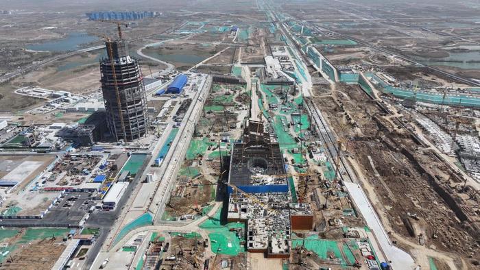   图为中国中化大厦与雄安城际站建设现场（3月29日摄）。新华社记者 牟宇 摄