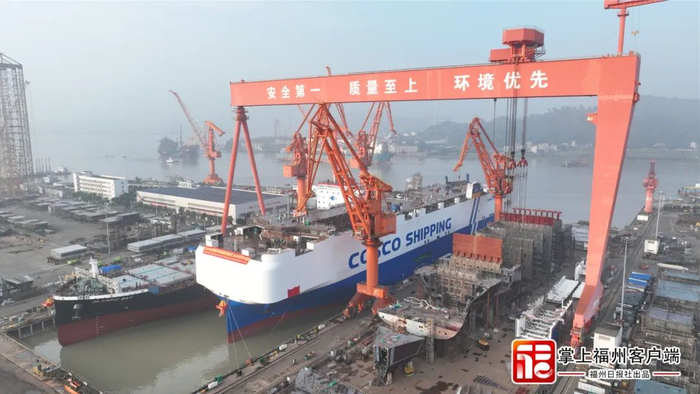 马尾造船建造的7500车位LNG双燃料汽车滚装船出坞下水。连融媒供图