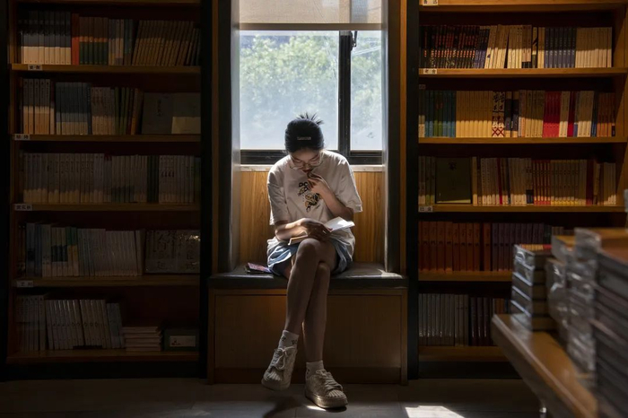 金华市民周末畅游书海沐书香 图源：视觉中国