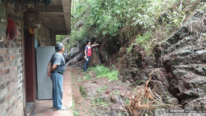 巡查易发地质灾害点。江南区应急管理局供图