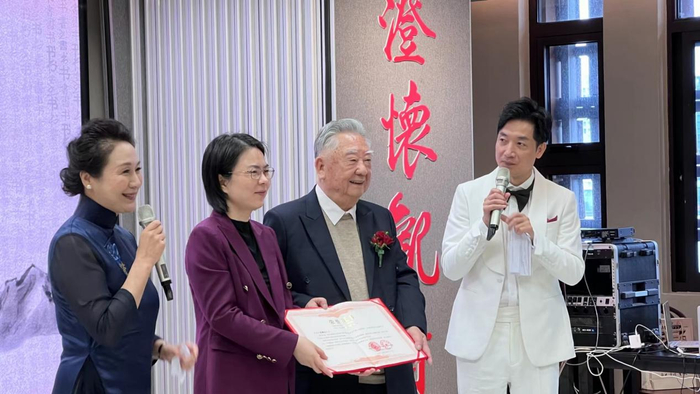 著名主持人冯冰亮相2024联合国"世界中文日"活动