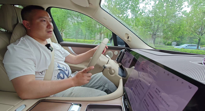 问界M9增程版零百加速仅4.9秒。 华龙网 曹凯 摄