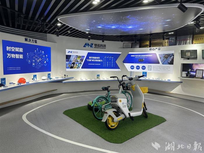 武汉梦芯科技有限公司展厅。（湖北日报全媒记者 许旷 摄）
