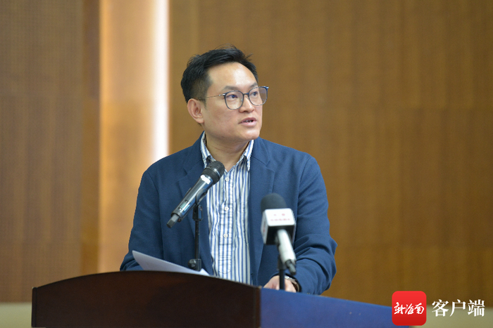 省旅文厅国内处负责人推介“机票即门票”旅游消费券等活动。记者 陈卫东摄